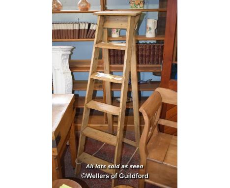 PINE STEP LADDER