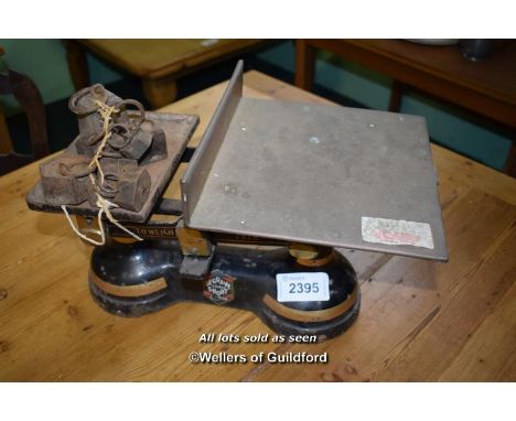 D GRAVE SHORT AND CO LTD, LONDON VINTAGE WEIGHING SCALES TOGETHER WITH WEIGHTS (19902 WED)