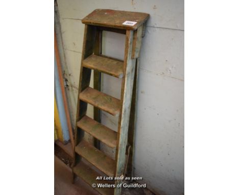 PINE STEP LADDER