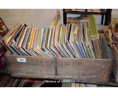 LARGE VINTAGE WOODEN CRATE OF MIXED VINYL RECORDS OF DIFFERENT GENRES