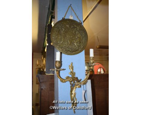 TWO MIXED WALL HANGING ITEMS INCLUDING LIGHT FITTING AND PLAQUE