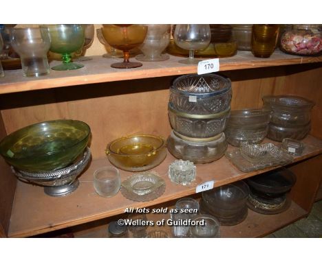 SMALL SHELF OF MIXED GLASSWARES