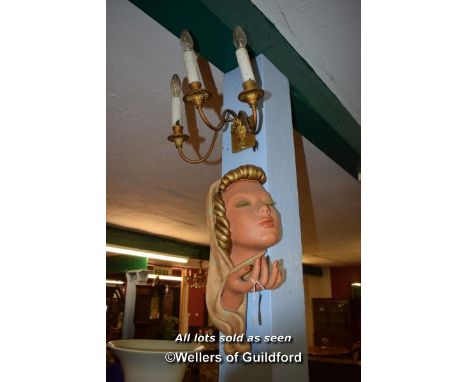 WALL ART PROFILE OF A LADY TOGETHER WITH A PLAQUE AND A LIGHT FITTING