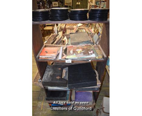 SHELF OF MIXED VINYL RECORDS INCLUDING VINTAGE AND MODERN