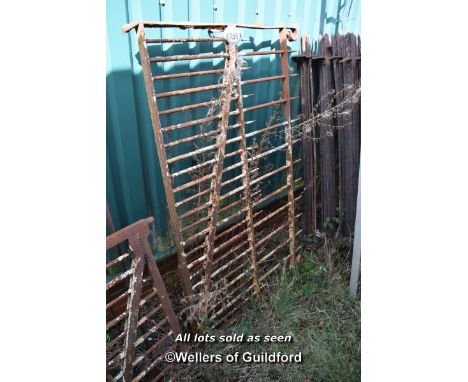 CAST IRON DRIVEWAY GATE