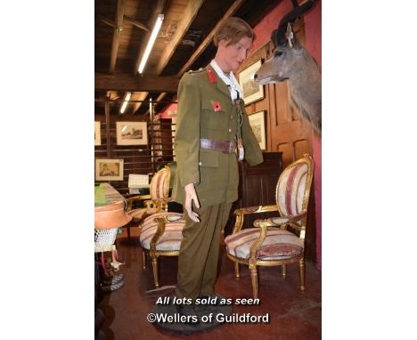 MANNEQUIN DRESSED IN BRITISH ARMY UNIFORM