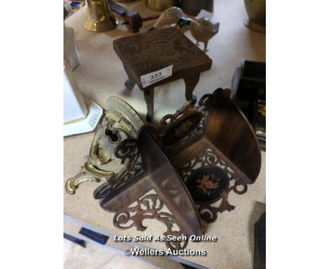 *BRASS WALL PLAQUE TOGETHER WITH A WOODEN DISPLAY SHELF / ALL LOTS ARE LOCATED AT AUTHENTIC RECLAMATION TN5 7EF