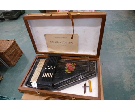 Boxed six bar auto harp 