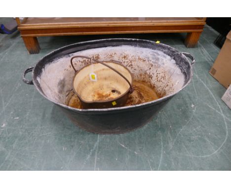 Metal wash tin/garden basin and metal smelting pot 