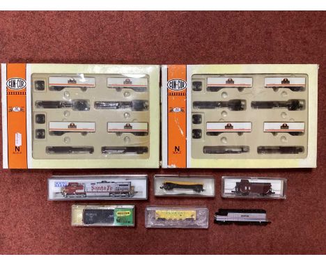 Two 'N' Gauge USA Outline Diesel Locomotives; a Kato cased CE-C44-9W in Santa Fe livery and a lifelike (unboxed) EMD E40 PH B