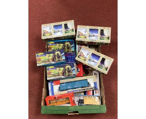 Twenty Eight HO gauge American Outline Rolling Stock by Athearn, Walthers, Rivarossi etc. boxed.