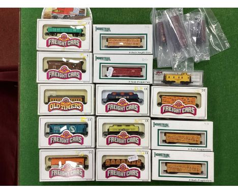 Eighteen N Gauge Outline American Rolling Stock Items by Bachmann, Atlas and other, mostly boxed.