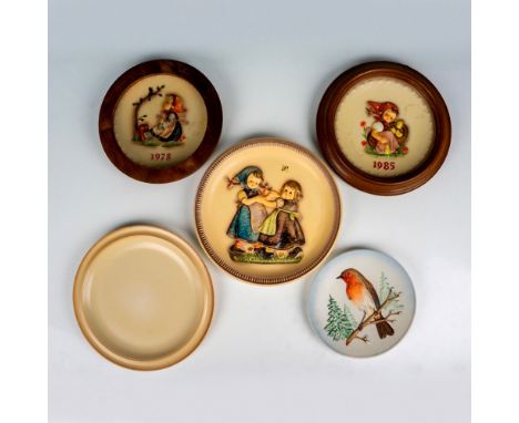 Set includes 1978 and 1985 wood framed plates (1.25"H x 9.5" diameter), 1980 Anniversary Spring Dance plate (1"H x 10" diamet