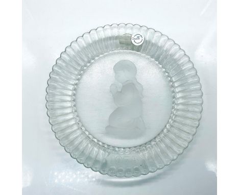Annual crystal plates, 1978 and 1979. Goebel etched backstamp. Issued: 1978Dimensions: 1"H x 8.75" dia.Manufacturer: Goebel H