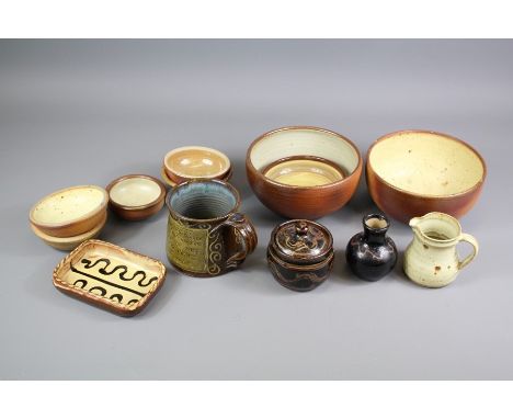 A Collection of Winchcombe Pottery; this Lot comprises&nbsp; two cream bowls approx 18 x 9 cms, two plates, one oval bowl, on