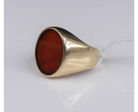 A 9ct gold and agate set signet ring, 7.8g, size L