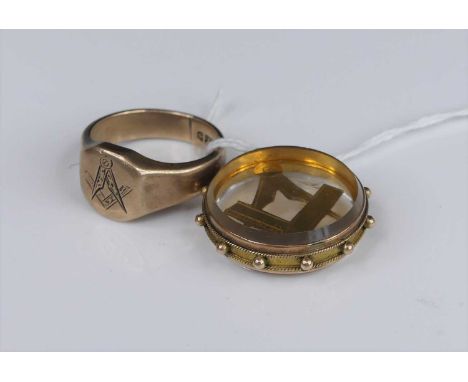 A 9ct gold Masonic signet ring, 10.6g, size U; together with a Masonic 9ct gold and glass pendant weighing 7.6g, dia.2.6cm (2