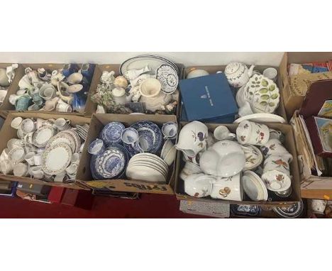 A large collection of ceramics, to include Royal Worcester Evesham pattern, blue and white transfer decorated wares, and Roya