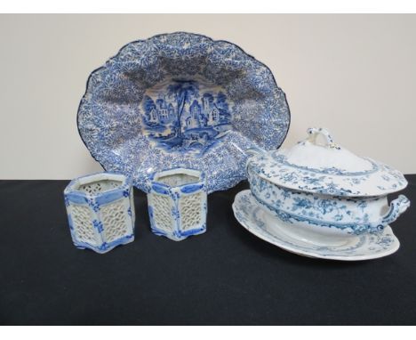 A Fenton blue and white bowl, lidded ceramic sauce boat and hexagonal pierced vases (4) 