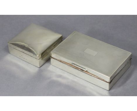 A silver rectangular cigarette box with engine-turned hinged lid, wood-lined interior, 5½” wide, London 1900 (?) by Cohen &am