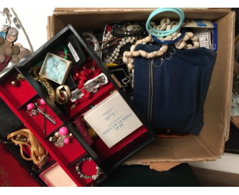 Large qty vintage dress Jewellery.
