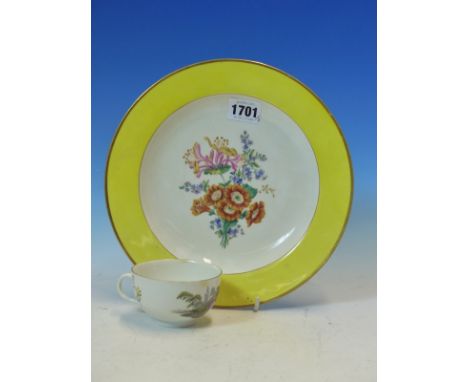 AN 18th C. MEISSEN CUP PAINTED WITH A COUPLE SEATED IN A LANDSCAPE TOGETHER WITH A YELLOW BORDERED FLORAL PLATE, CROSSED SWOR