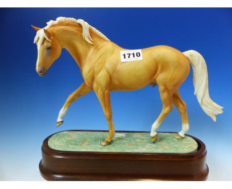 A 1971 ROYAL WORCESTER PALOMINO STALLION MODELLED BY DORIS LINDNER.   W 31cms. 