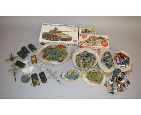 A very good quantity of unboxed miniature vintage plastic soldier and other figures by Britains, Crescent and others, in vari