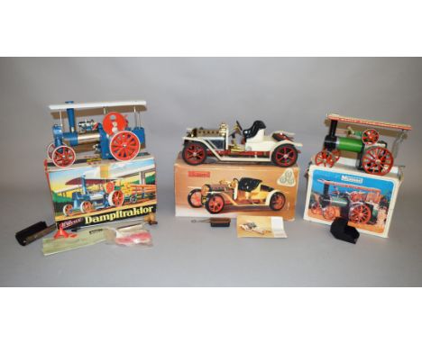 LIVE STEAM. 3 boxed items, a Wilesco D40 Traction Engine, a Mamod T.E.1a Steam Tractor and a Mamod SA.1 Roadster Car. All wou