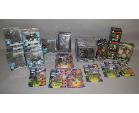 28 Alien and Predator figures and busts, including carded examples by Kenner and Spawn (28). 