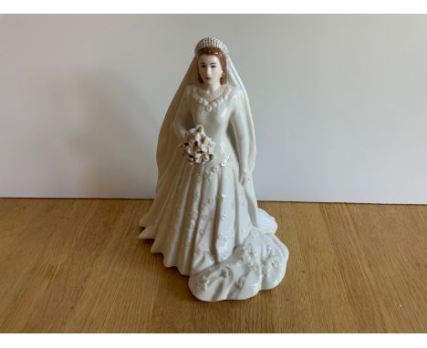 Royal Worcester Figurine - Her Majesty Queen Elizabeth 2nd 22 cm High 