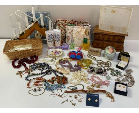 Jewellery Boxes, Costume Jewellery, Wardrobe Sachets etc 