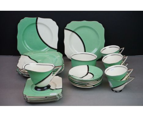 Royal Doulton ' De Luxe ' pattern Art Deco tea ware to include 6 teacups (2 a/f), 6 saucers, 6 side plates, 6 lunch plates, 2