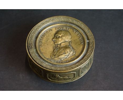 An early 19th century Admiral Lord Nelson commemorative snuff box. Diameter 7.5 cm. 