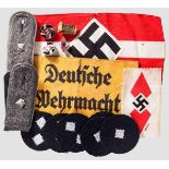 Gruppe Auszeichnungen und Effekten Vier z.T. emaillierte Kleinabzeichen HJ/DJ bzw. BDM. Ein Paar