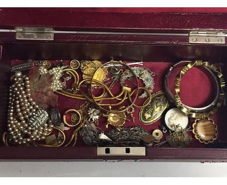 Mixed costume jewellery to include a silver bangle and a marcasite double clip brooch in a red leather