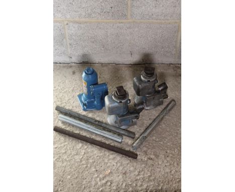 Two Evershure model no. 902300CWT bottle jacks, and a Webber-Hydraulic 2 ton bottle jack with handles (3) 