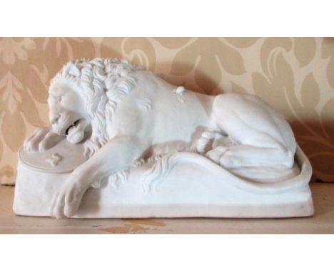 Copenhagen model of a fallen lion, naturalistic rectangular base stamped Eneret.E., W20cm H12cm 