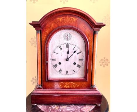 EIGHT-DAY CHIMING MANTLE CLOCK, APPROX 42 x 31cm

NOT TESTED FOR WORKING 