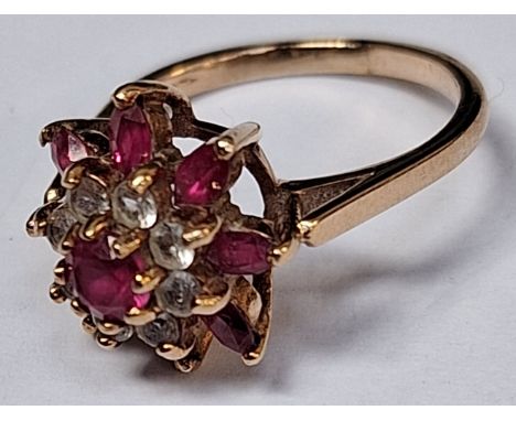 9CT GOLD CLUSTER RING SET WITH RUBY COLOURED STONES AND CLEAR STONES. WEIGHT APP. 3.4g Reasonable used condition