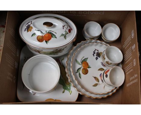 Collection of Royal Worcester Evesham pattern Tableware and pottery 