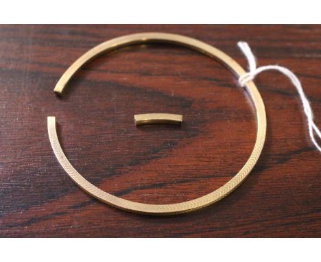 Large 9ct Gold engraved bangle 29g total weight 