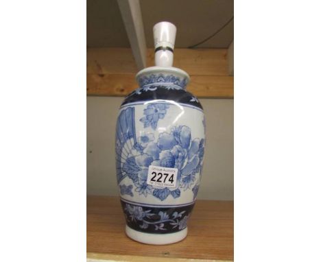 A Chinese blue and white table lamp base. 28 cm. (Collect only) ****Condition report**** Undamaged. Height not including fitt