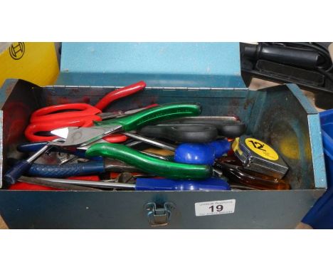 A tool box with clean tools. (collect only)