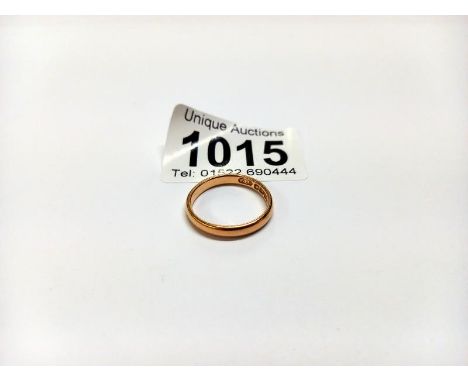 An 18ct gold wedding ring, size N, 3.1 grams.