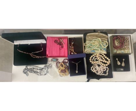 A good lot of chains, necklace etc., including Honoray, Butler &amp; Wilson, some silver etc.,