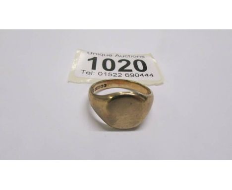 A 9ct gold signet ring, size S, 7.4 grams.