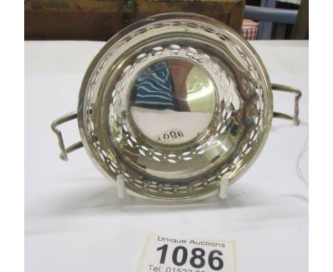 A silver Mappin and Webb dish, 9.5 cm diameter, 52 gram.