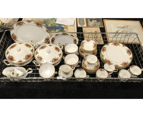 ROYAL ALBERT COUNTRY ROSES DINNER /TEA SERVICE