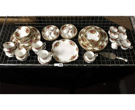 ROYAL ALBERT COUNTRY ROSES DINNER/TEA SERVICE